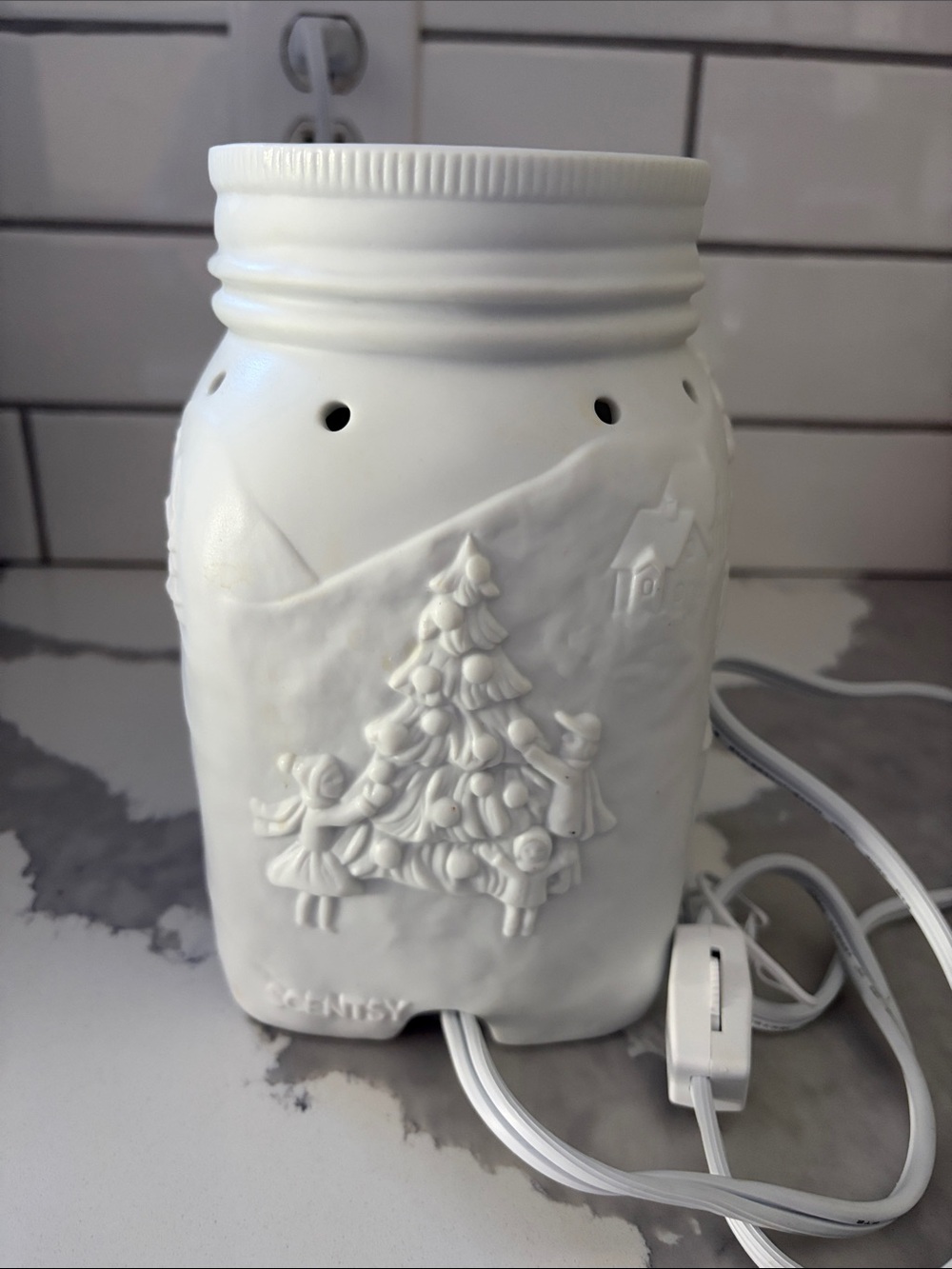 Scentsy ‘Let It Snow’ White Ceramic Snowman Christmas Mason Jar Warmer w/ Box - Picture 8 of 13